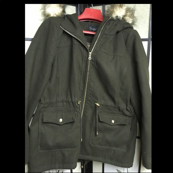 Stylish fur lined hood, wool coat with rear kick joint